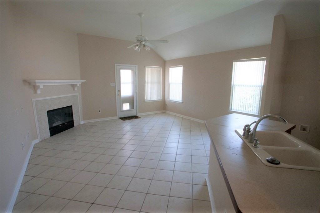2725 Sunlight Dr - Photo 5 of 13