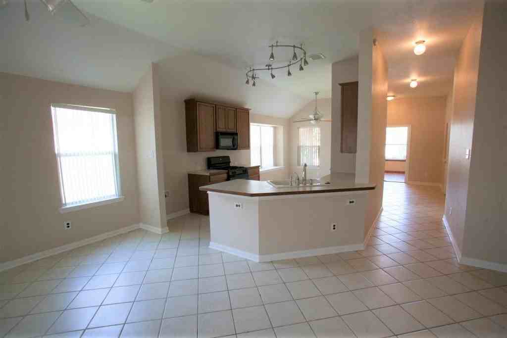 2725 Sunlight Dr - Photo 6 of 13