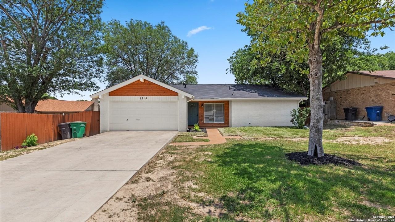 5815 Freemans Farm St - Photo 2 of 24