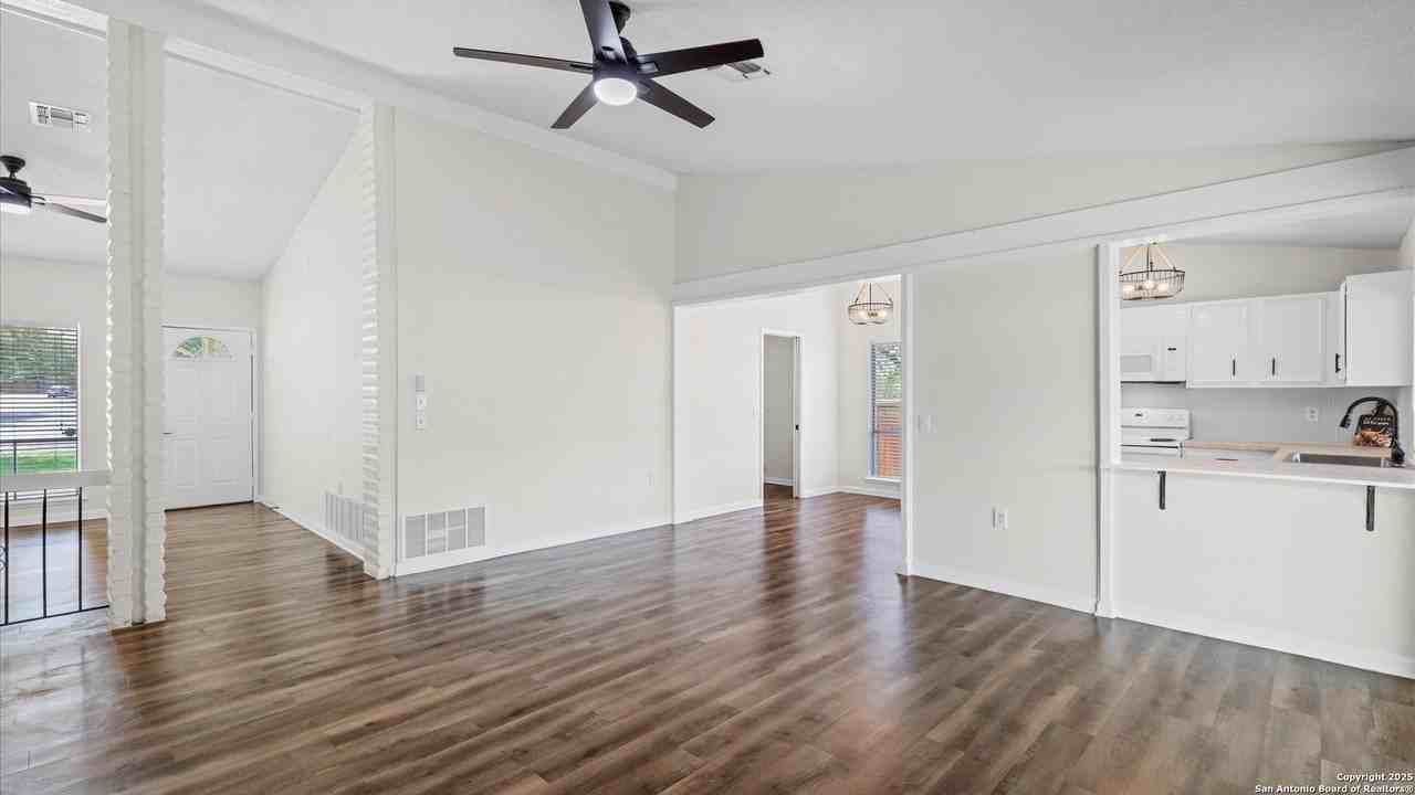 5815 Freemans Farm St - Photo 3 of 24