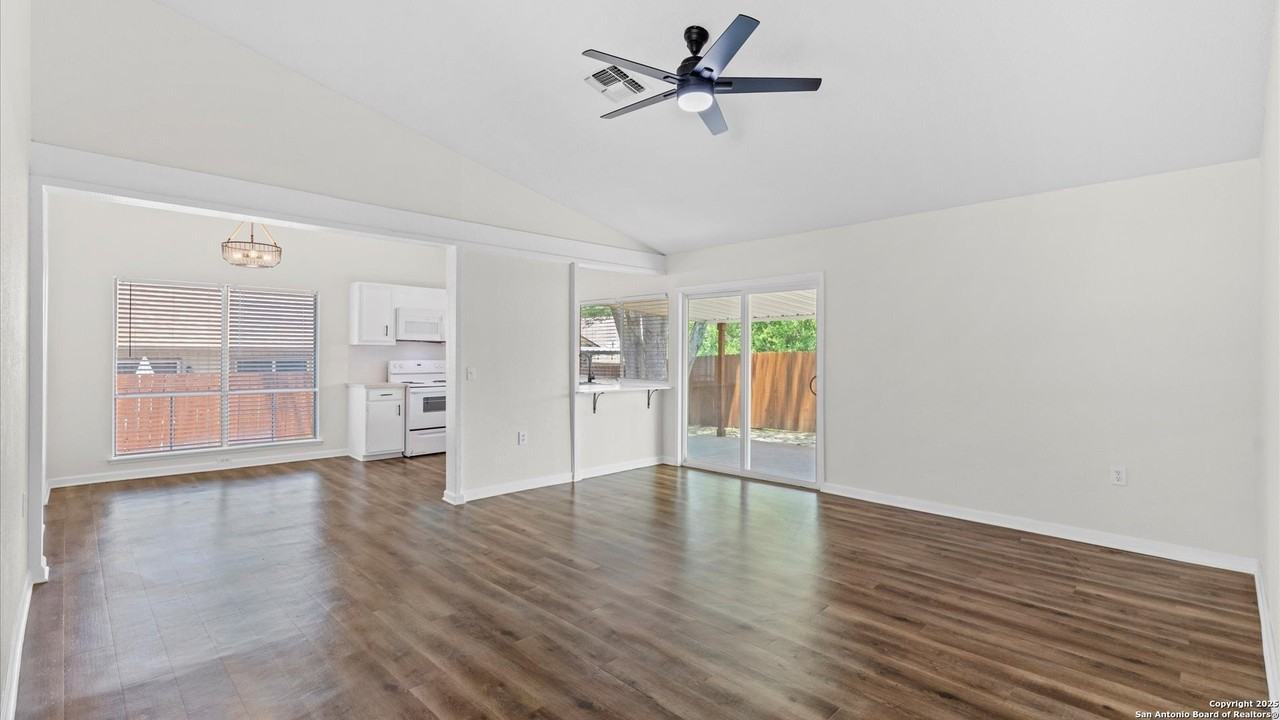 5815 Freemans Farm St - Photo 4 of 24