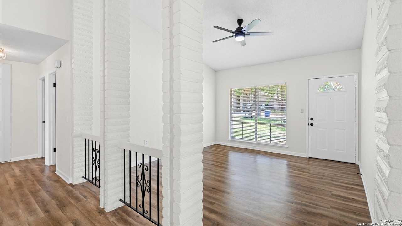 5815 Freemans Farm St - Photo 5 of 24