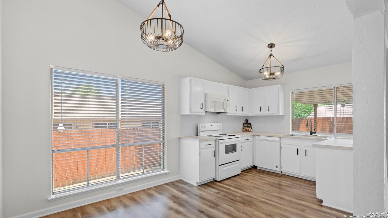 5815 Freemans Farm St - Photo 6 of 24