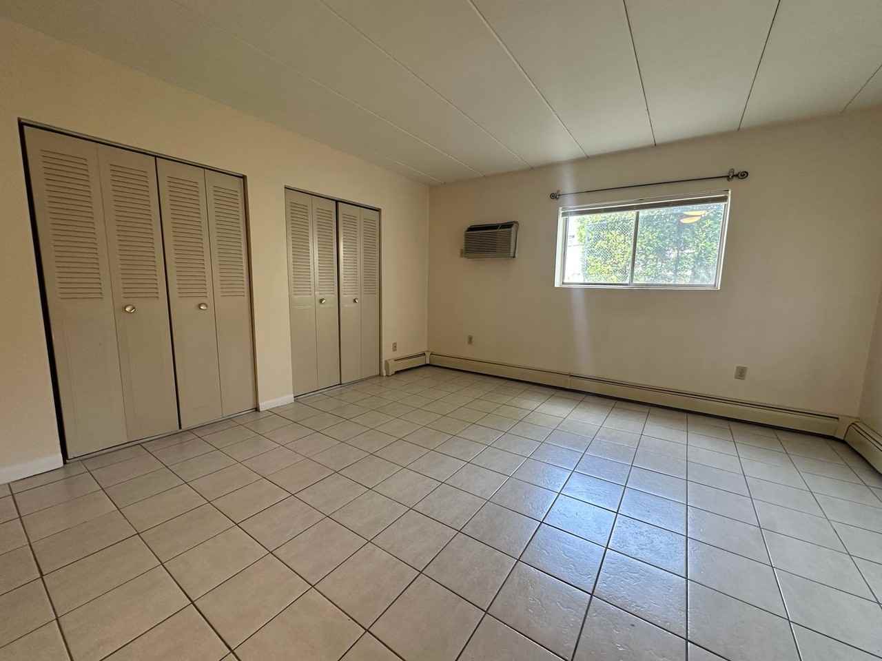 225 Independence Ave - Photo 4 of 8
