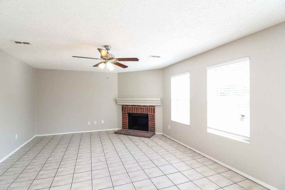8737 Hunters Point Way - Photo 2 of 14