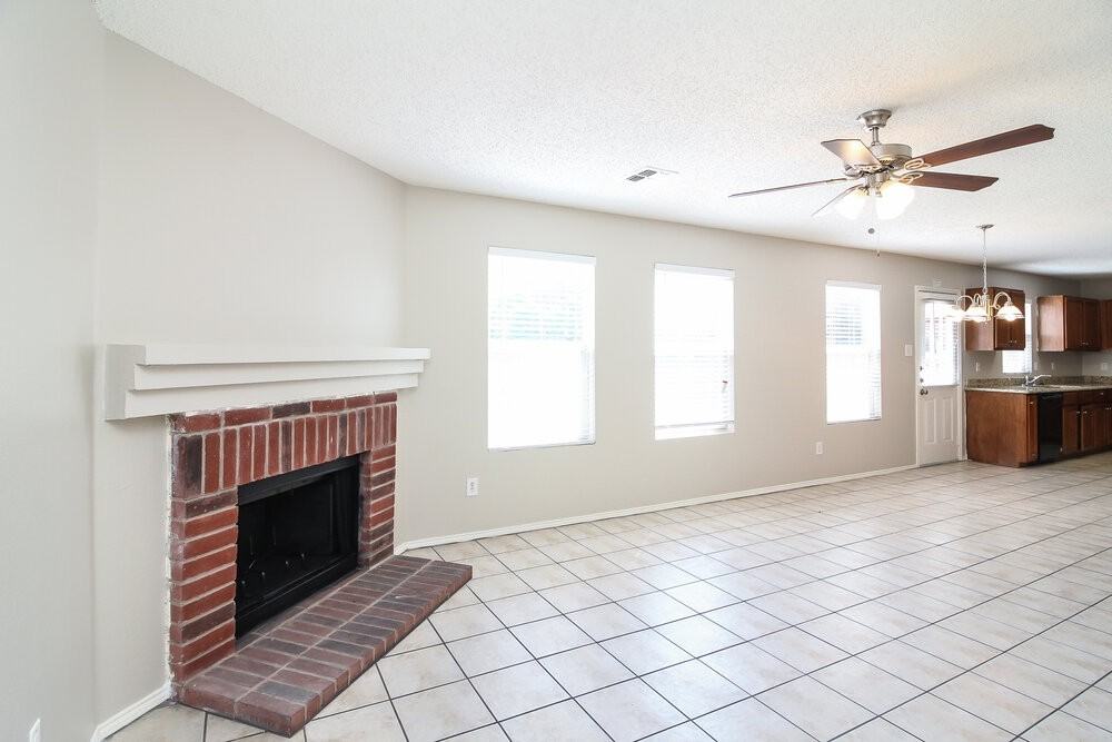 8737 Hunters Point Way - Photo 3 of 14
