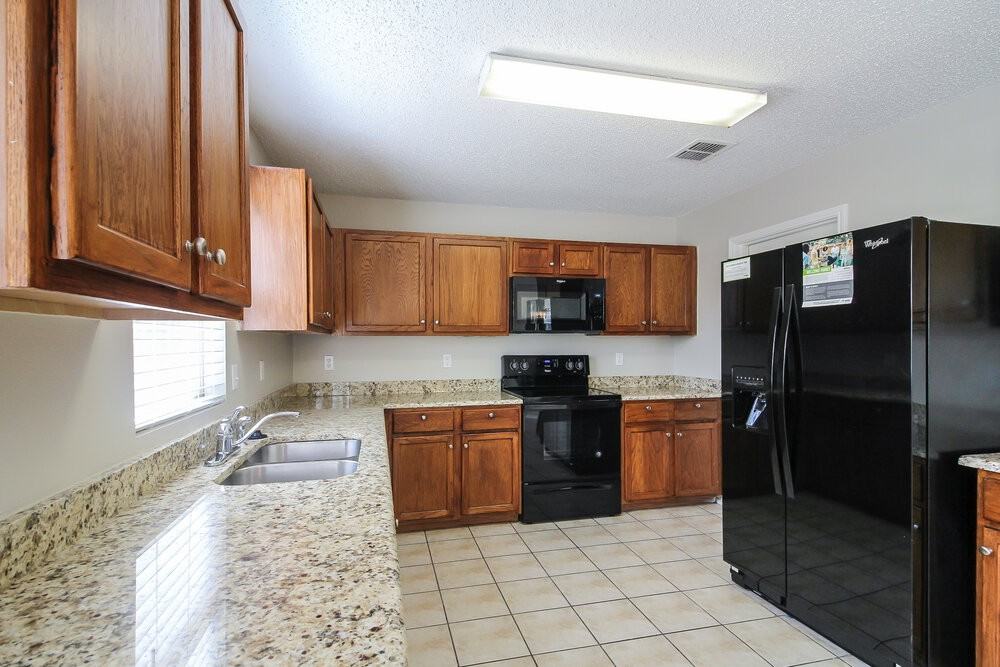 8737 Hunters Point Way - Photo 4 of 14