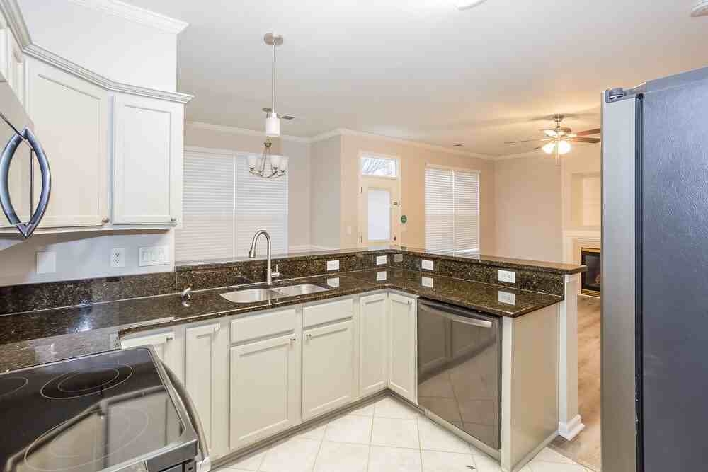 5902 Shining Oak Ln - Photo 6 of 20