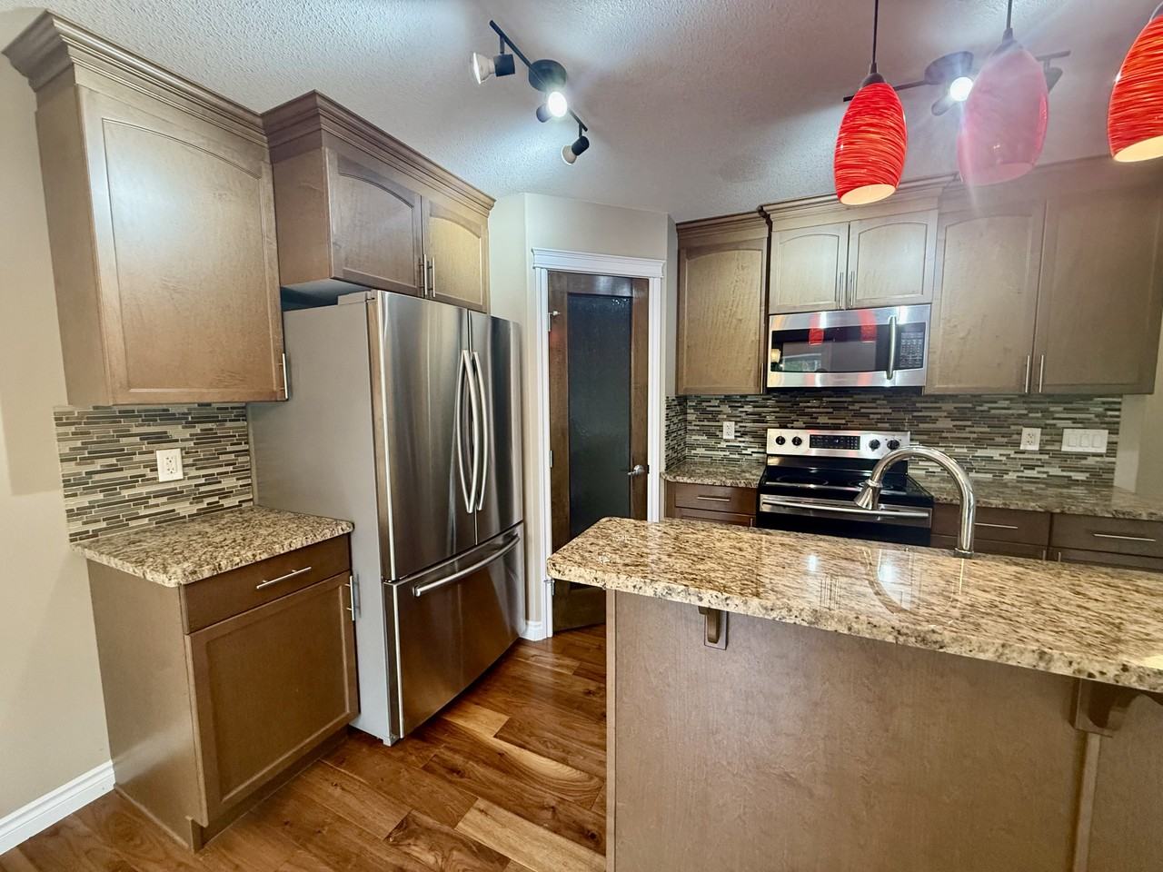 21248-96 Avenue NW - Photo 3 of 17