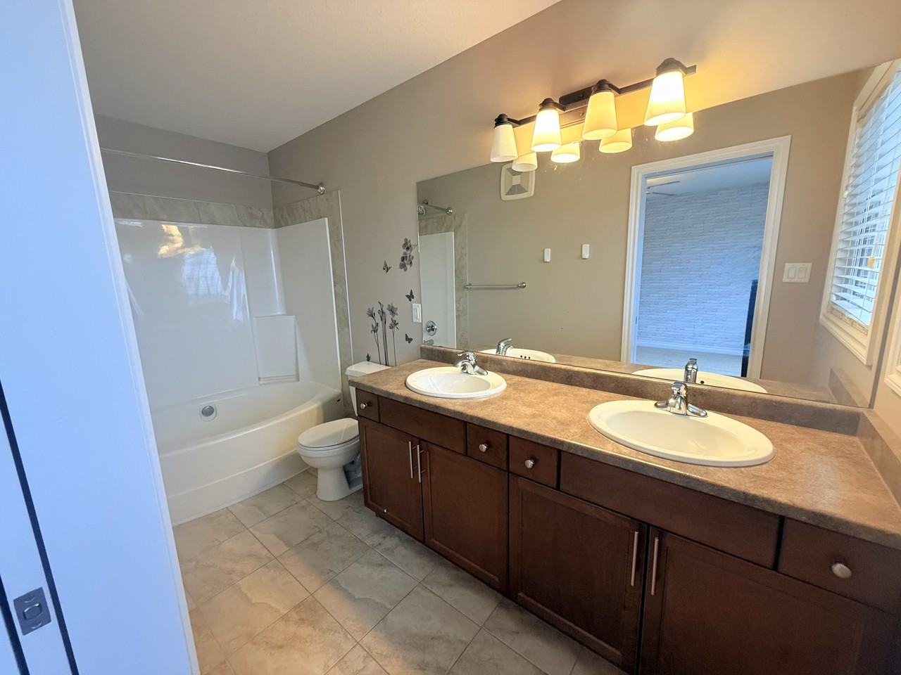 21248-96 Avenue NW - Photo 7 of 17
