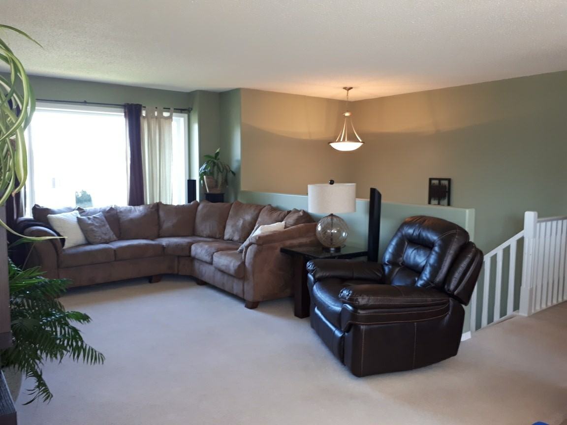 1320 11 St - Photo 3 of 9