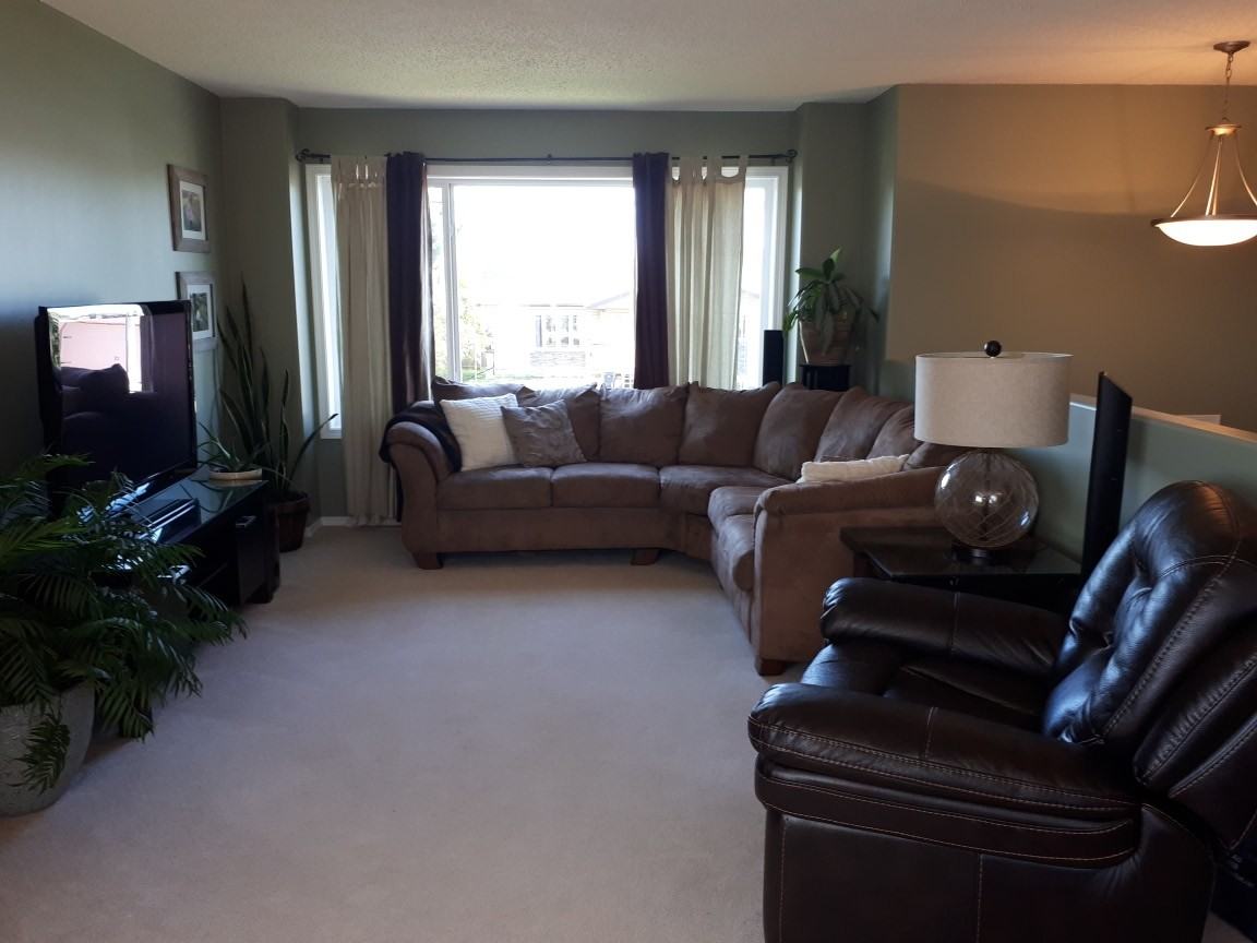 1320 11 St - Photo 4 of 9