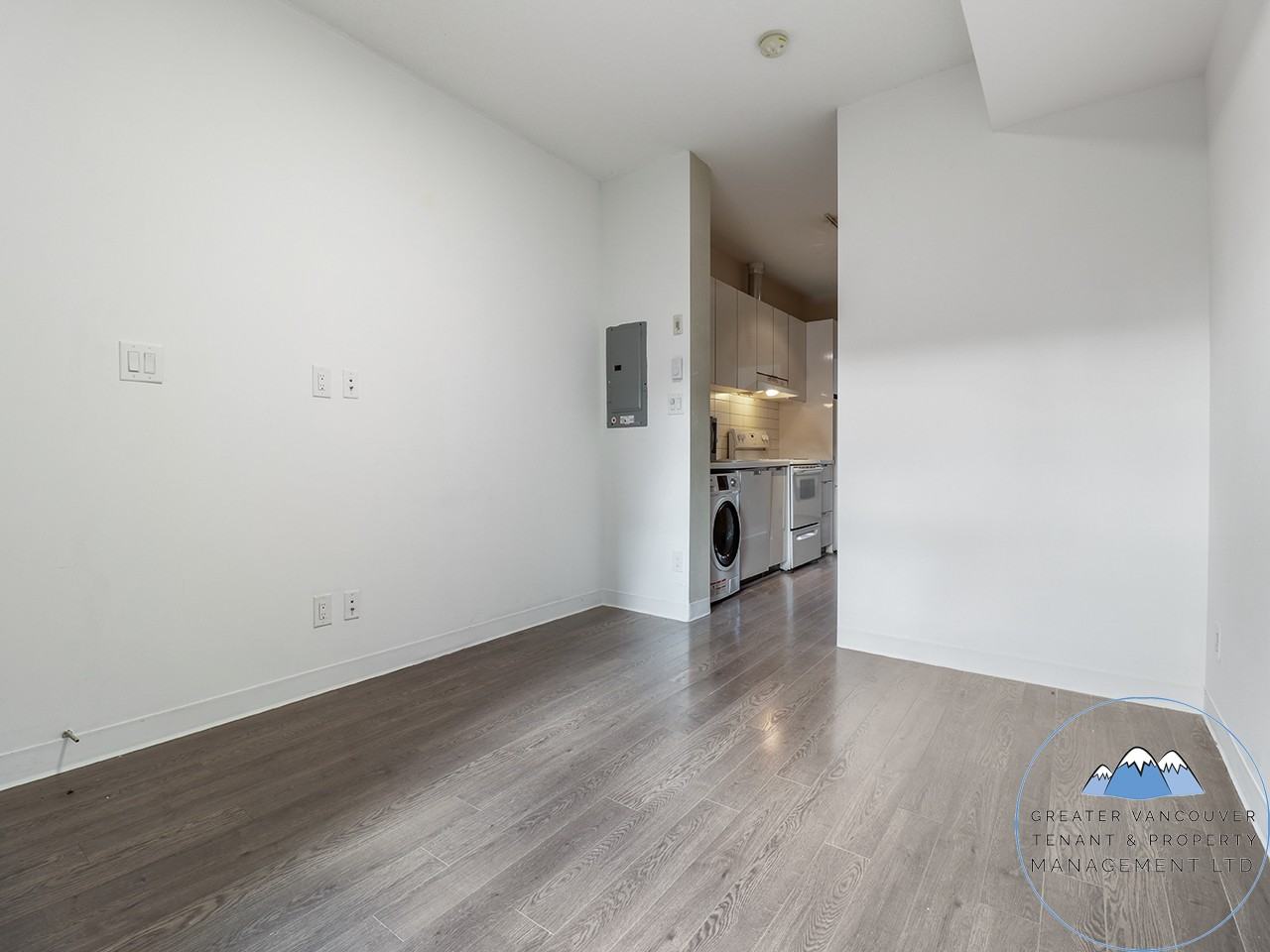 138 Hastings St E - Photo 5 of 13