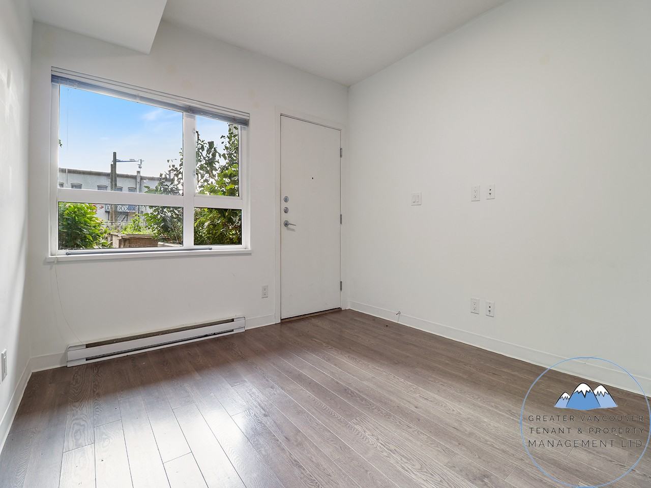 138 Hastings St E - Photo 6 of 13