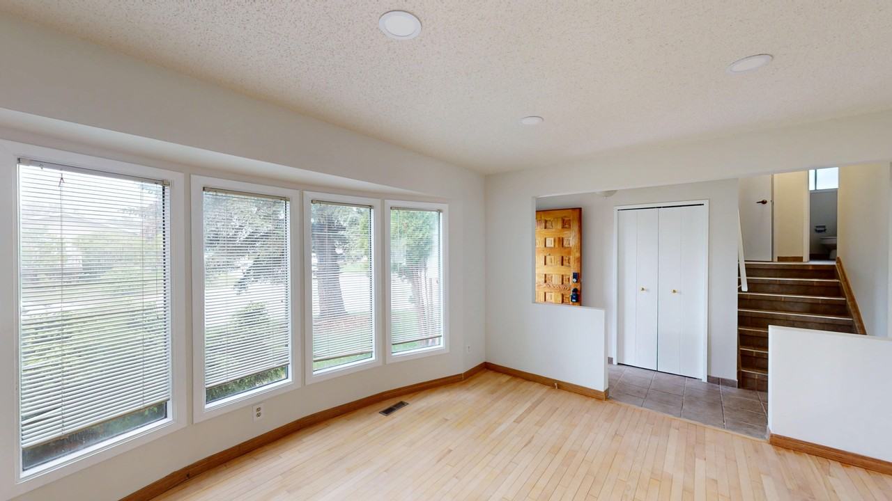 15811 114 St NW - Photo 3 of 12