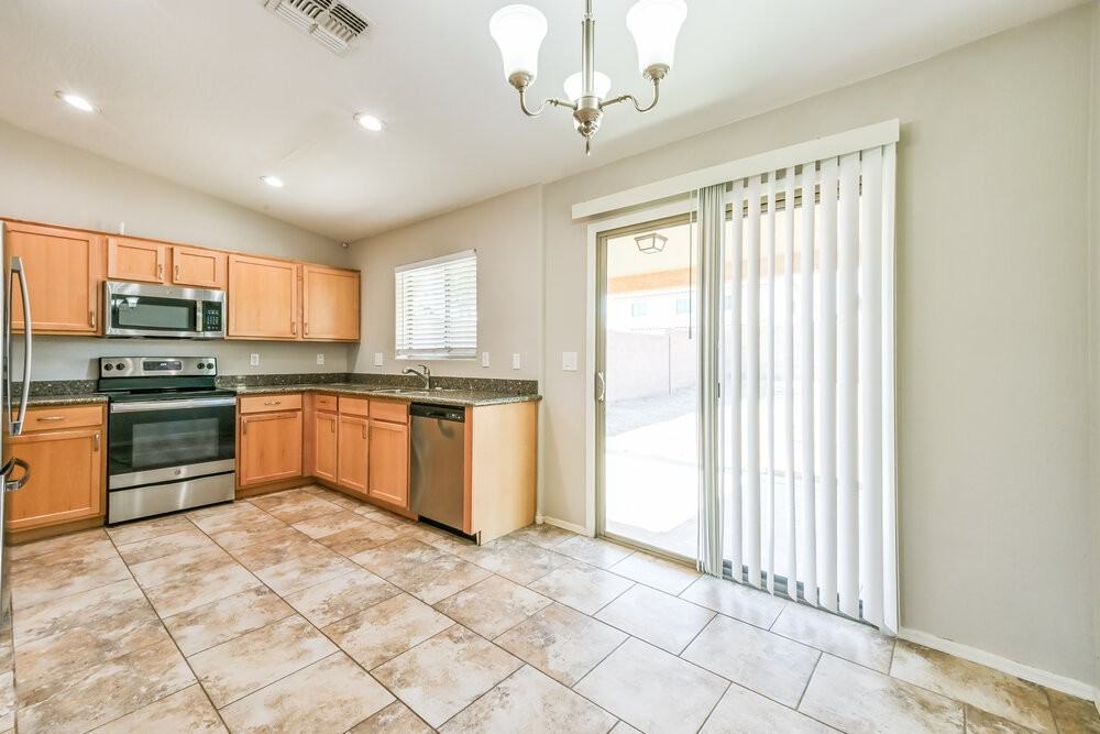2781 W Mira Dr - Photo 6 of 16