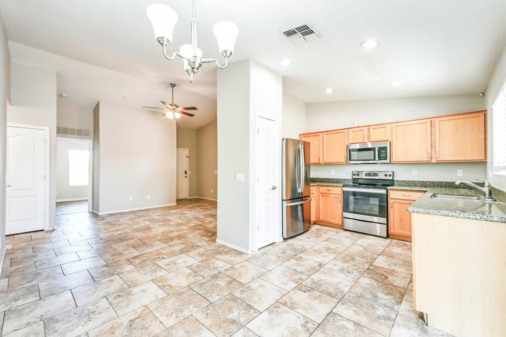 2781 W Mira Dr - Photo 7 of 16