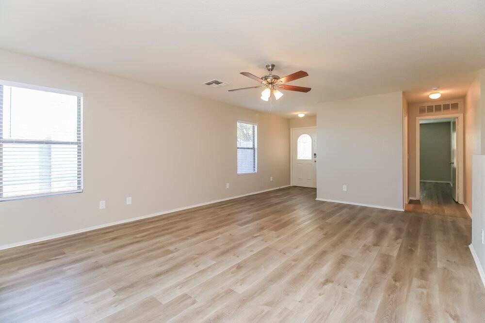 1006 S Clancy Cir - Photo 4 of 16