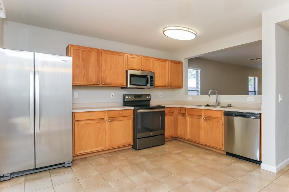 1006 S Clancy Cir - Photo 7 of 16