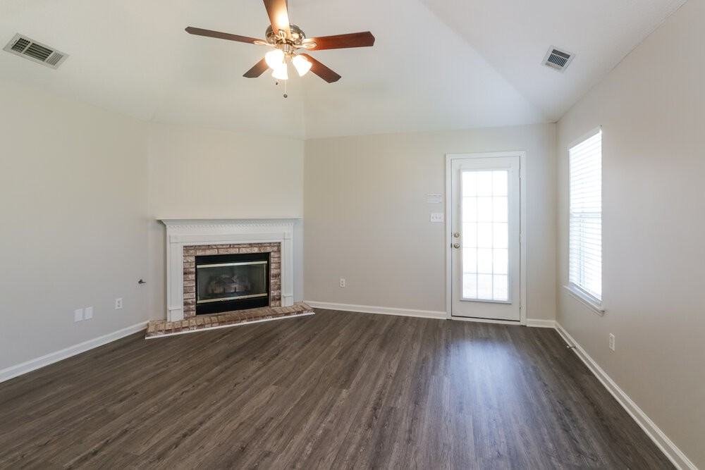 10104 Cross Hill Rd - Photo 3 of 16