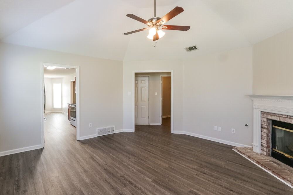 10104 Cross Hill Rd - Photo 4 of 16
