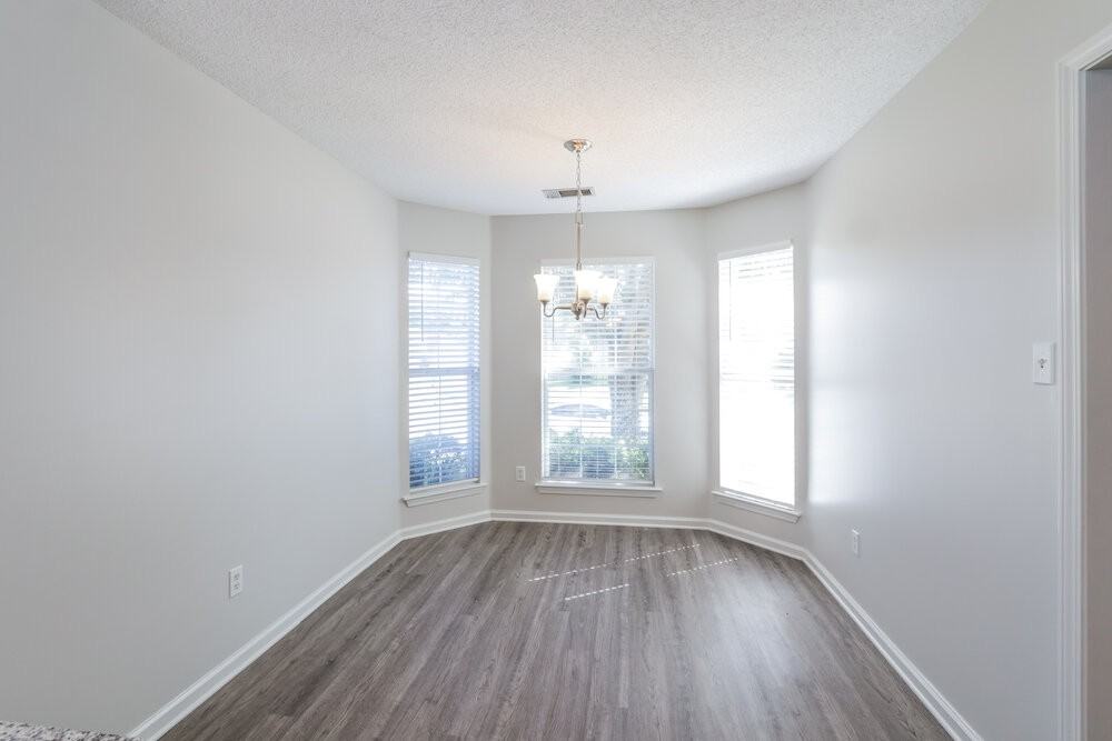 10104 Cross Hill Rd - Photo 5 of 16