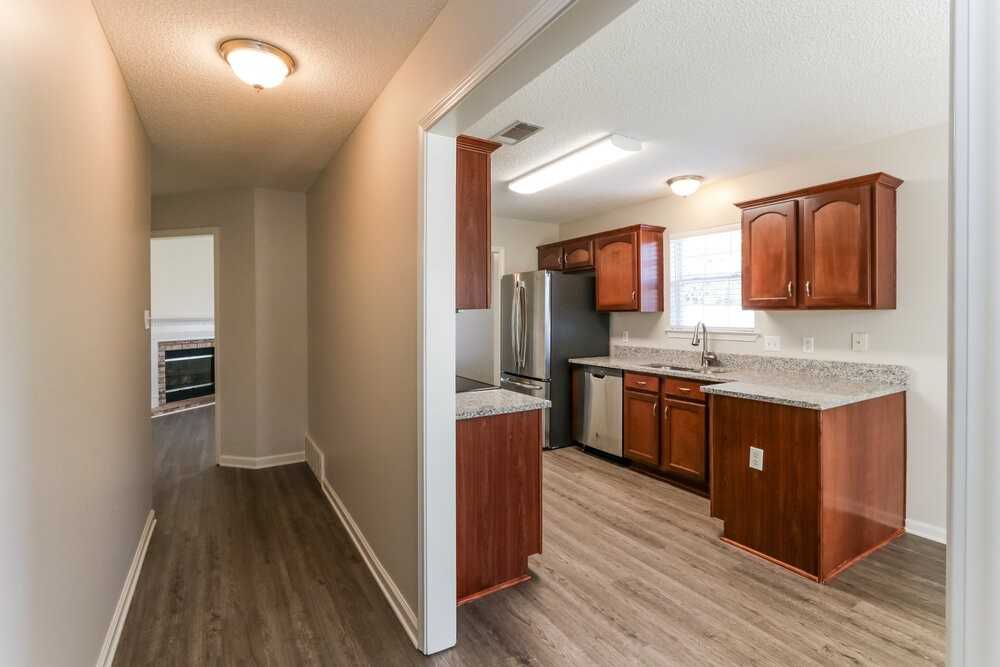 10104 Cross Hill Rd - Photo 6 of 16
