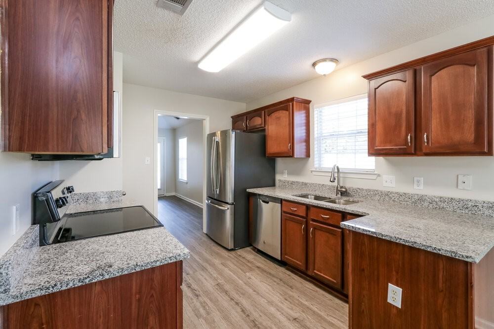10104 Cross Hill Rd - Photo 7 of 16
