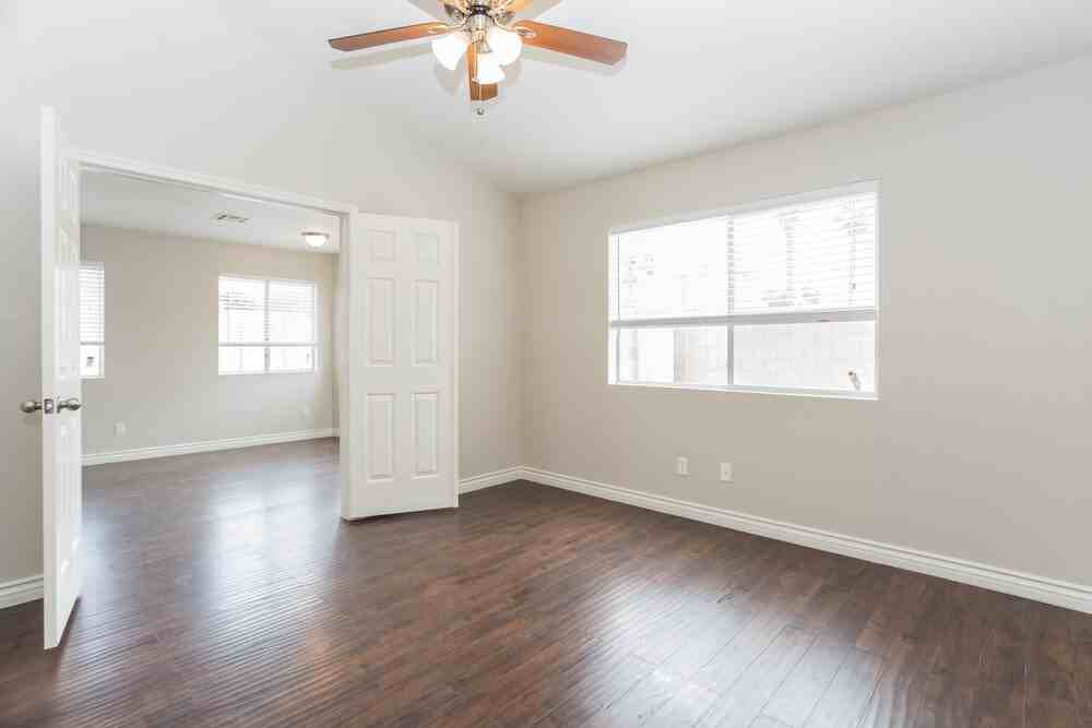 4565 Savin Cir - Photo 4 of 17