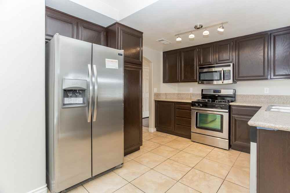4565 Savin Cir - Photo 5 of 17