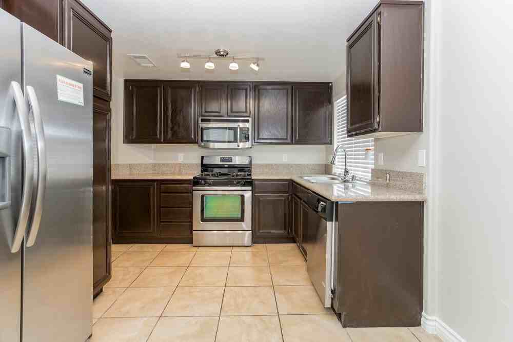 4565 Savin Cir - Photo 7 of 17