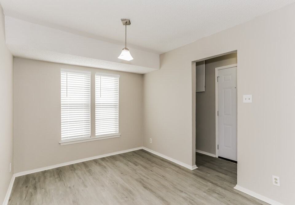 2727 Lucas Dr - Photo 6 of 16