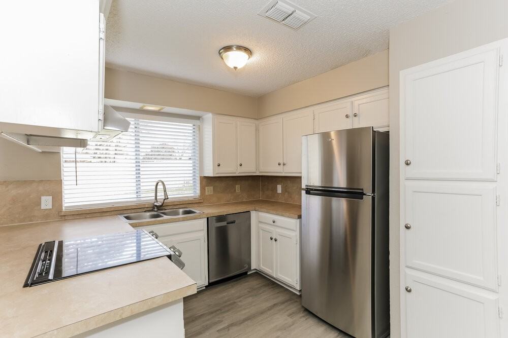 2727 Lucas Dr - Photo 7 of 16
