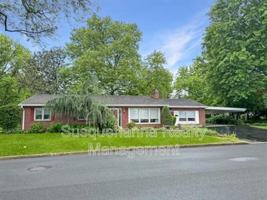 featured image of 215 Division St