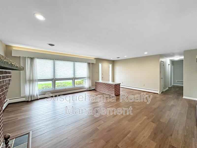 215 Division St - Photo 3 of 28