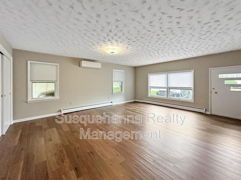 215 Division St - Photo 4 of 28