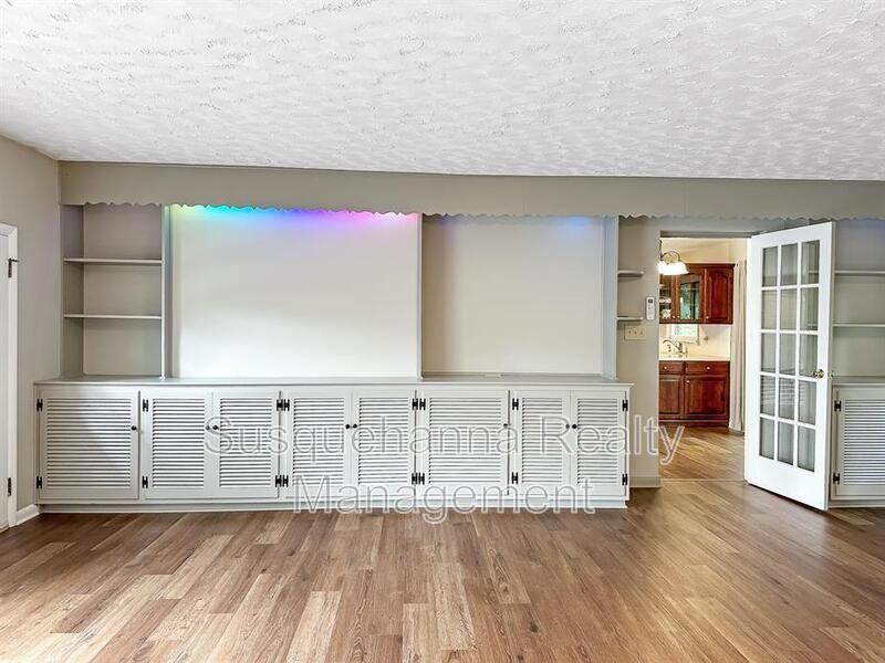 215 Division St - Photo 5 of 28