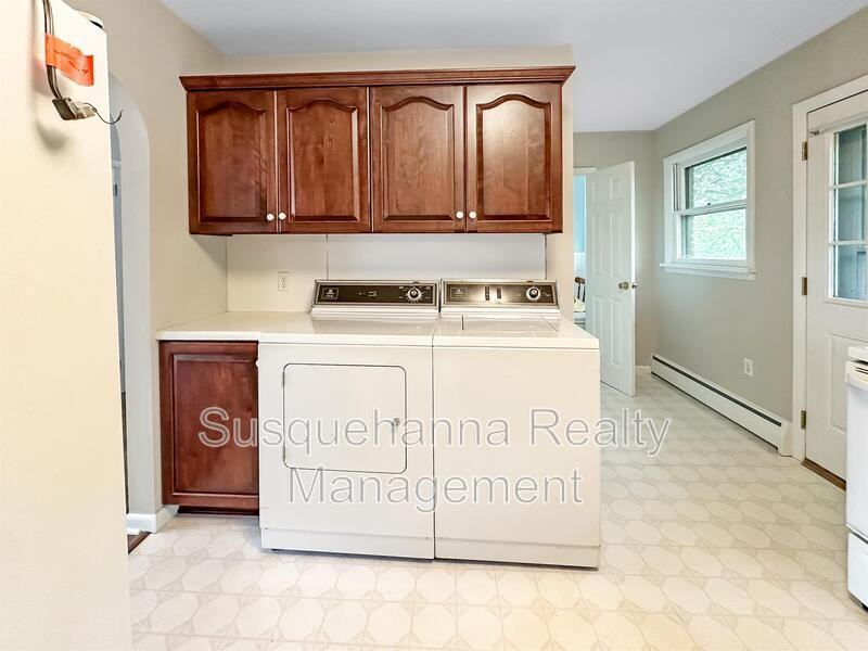 215 Division St - Photo 7 of 28