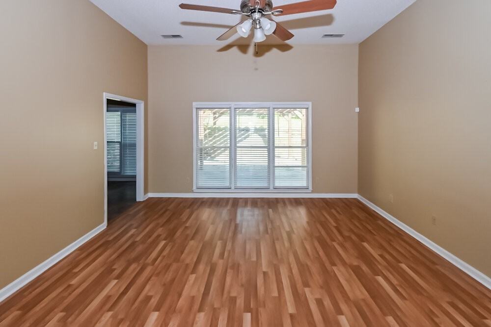 9224 Chimneyrock Blvd - Photo 4 of 25