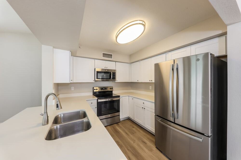8810 W Grovers Ave - Photo 7 of 16