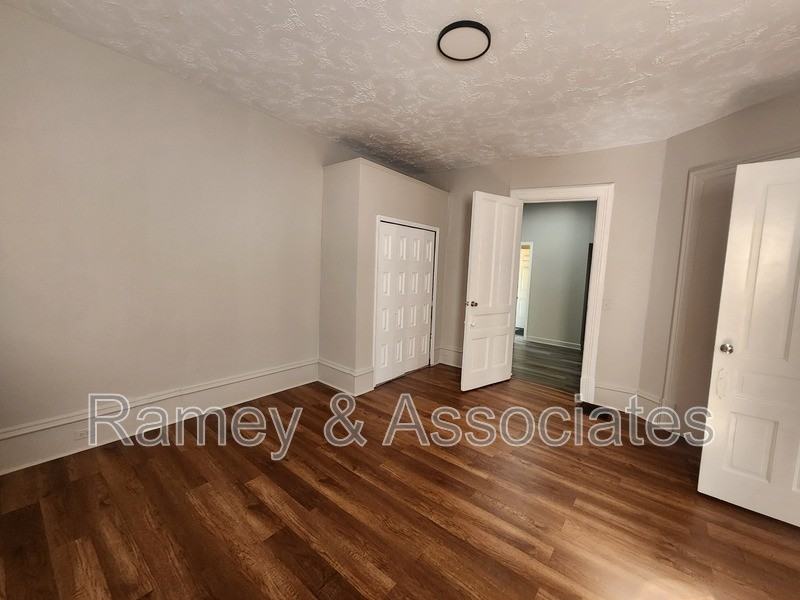 1842 Bolling Ave - Photo 2 of 11