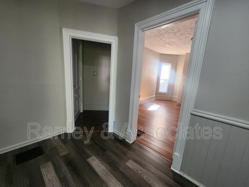 1842 Bolling Ave - Photo 6 of 11