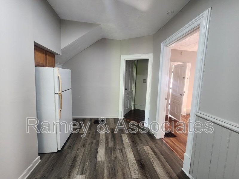 1842 Bolling Ave - Photo 7 of 11