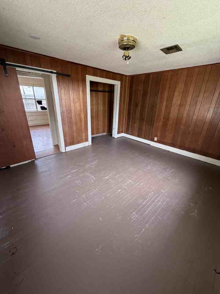 515 W 10th St #142 - Photo 4 of 11