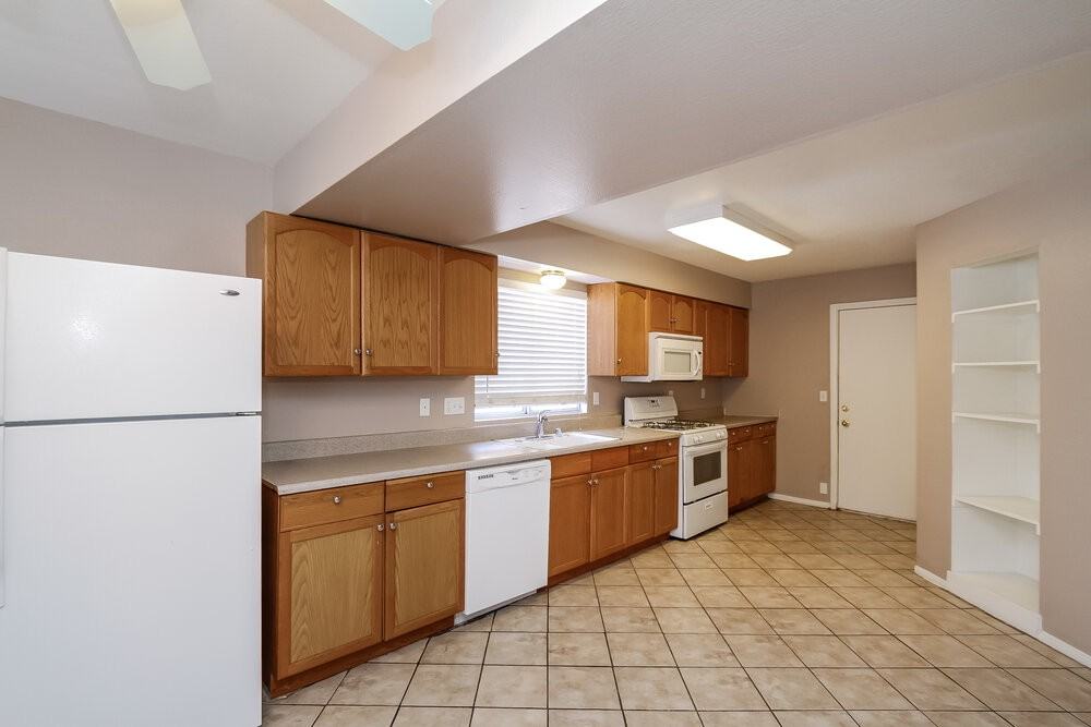 1605 Fig Palm Ct - Photo 6 of 15