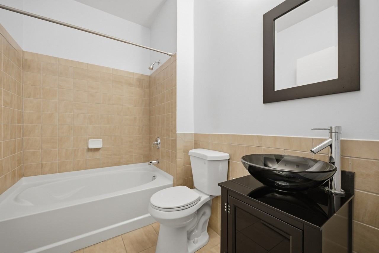 415 Saint Pauls Blvd #1 - Photo 4 of 35
