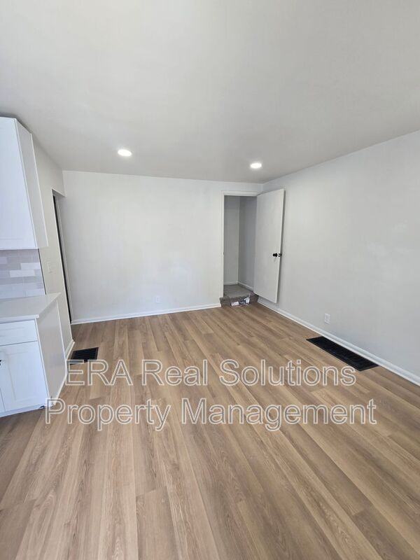 432 Catherine St - Photo 2 of 21