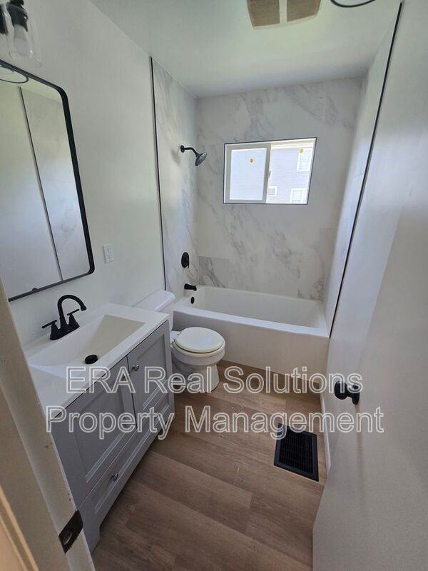 432 Catherine St - Photo 4 of 21