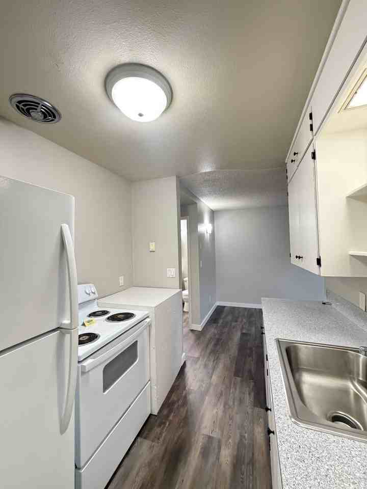 P117 - Gardenside Apartments - Photo 4 of 26