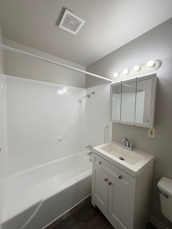 P117 - Gardenside Apartments - Photo 6 of 26